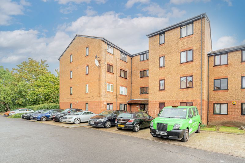 1 bed flat for sale in Streamside Close, London N9, £159,950