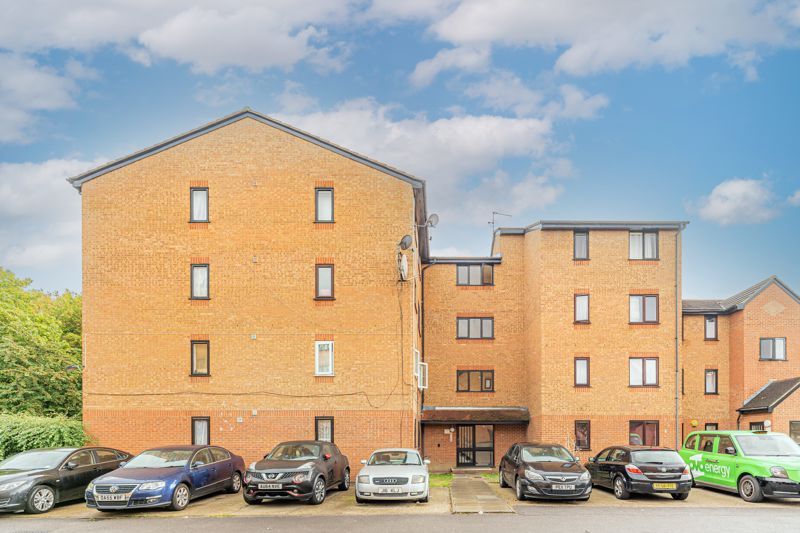 1 bed flat for sale in Streamside Close, London N9, £159,950