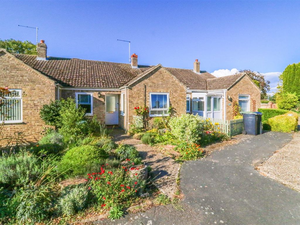 2 bed terraced bungalow for sale in Jubilee Close, Isleham, Ely CB7, £220,000
