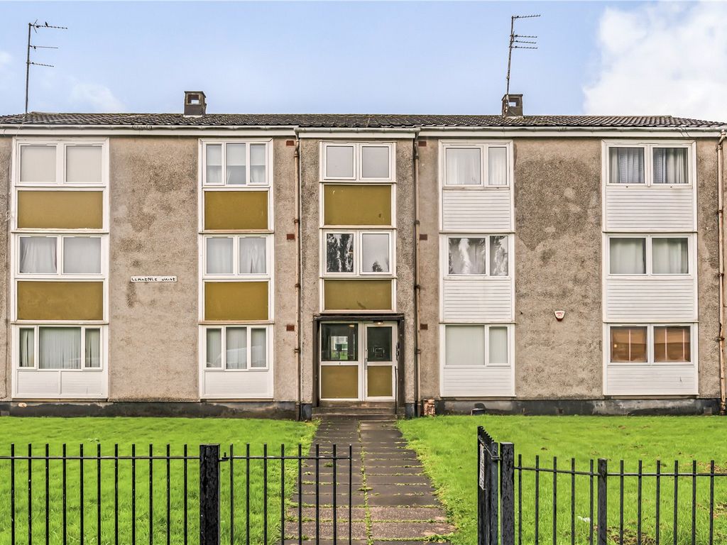 2 bed flat for sale in Clarence Drive, Paisley, Renfrewshire PA1, £65,000