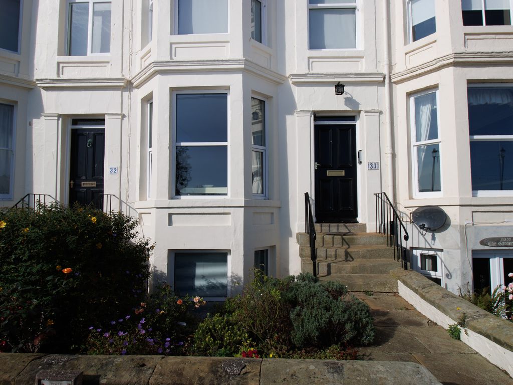 2 bed flat for sale in The Crescent, Filey YO14, £202,500