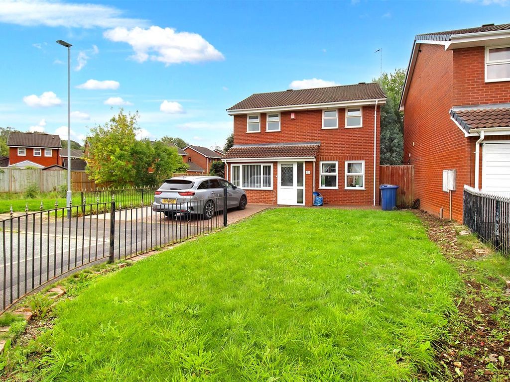 4 bed detached house for sale in Fairlawns, Newcastle-Under-Lyme ST5, £270,000