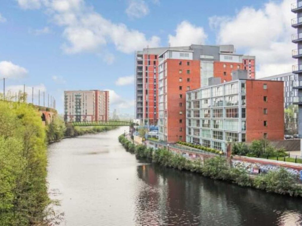 2 bed flat for sale in Water Street, Manchester M3, £224,950