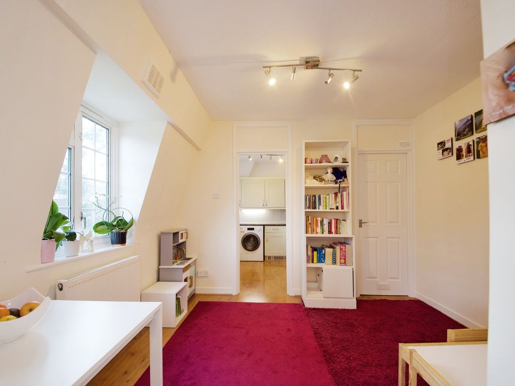 1 bed flat for sale in Aeroville, Colindale NW9, £260,000