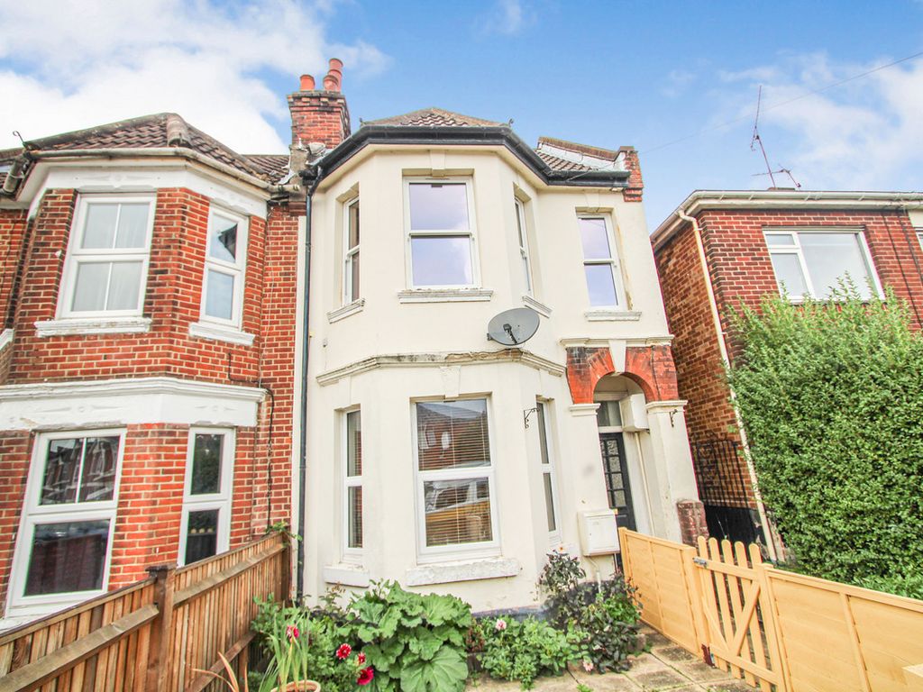 2 bed flat for sale in Suffolk Avenue, Southampton SO15, £180,000