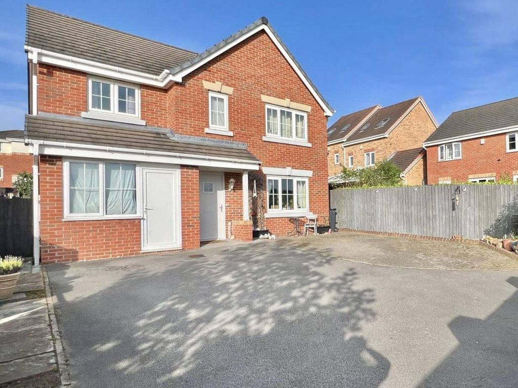 4 bed detached house for sale in St. Helens Avenue, Barnsley S71, £260,000