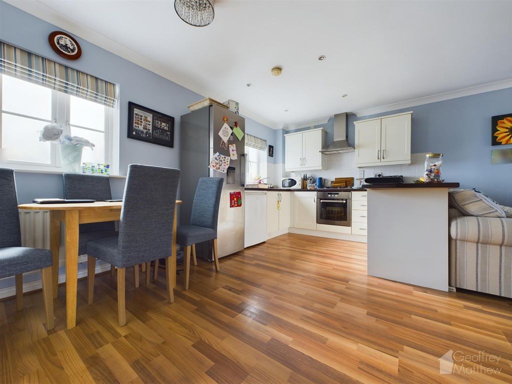 1 bed detached house for sale in Mendip Way, Stevenage SG1, £240,000