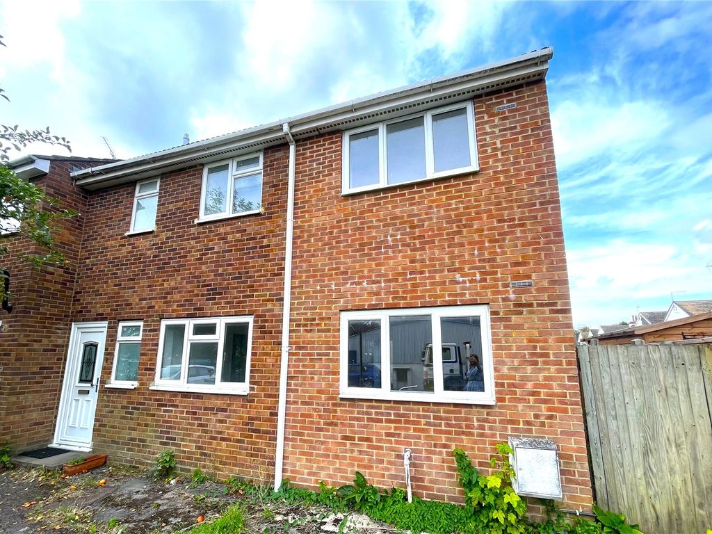 2 bed end terrace house for sale in Mainstone Close, Deepcut, Camberley, Surrey GU16, £300,000