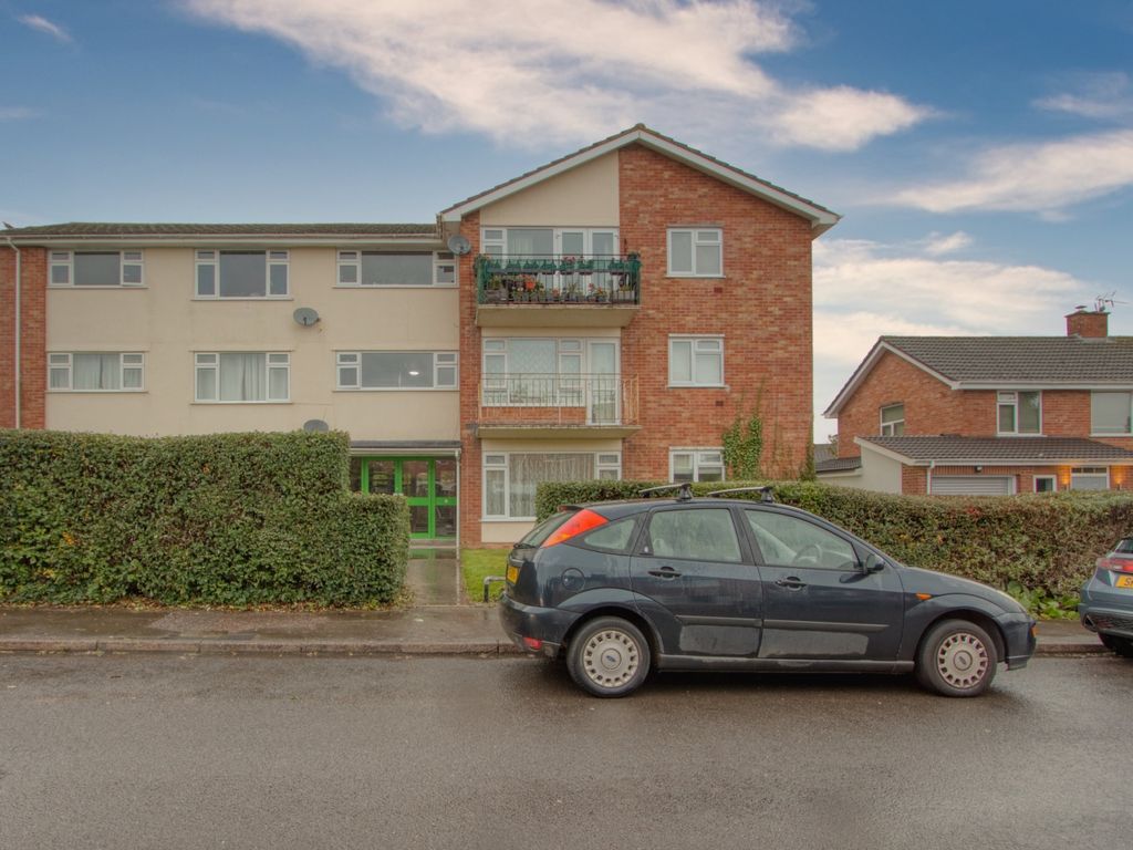 1 bed flat for sale in Deane Drive, Taunton TA1, £120,000