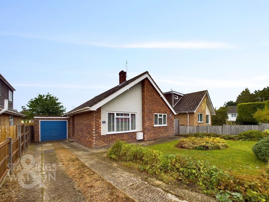 2 bed detached bungalow for sale in Hadden Close, Poringland, Norwich NR14, £275,000