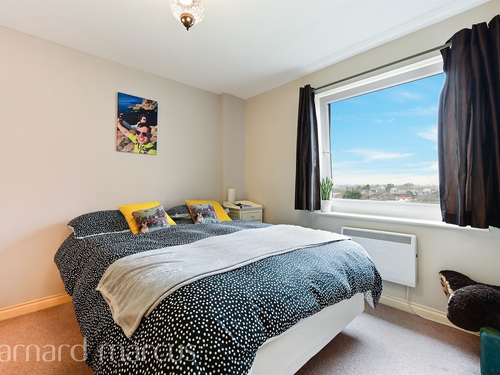 1 bed flat for sale in Tilley Road, Feltham TW13, £100,000