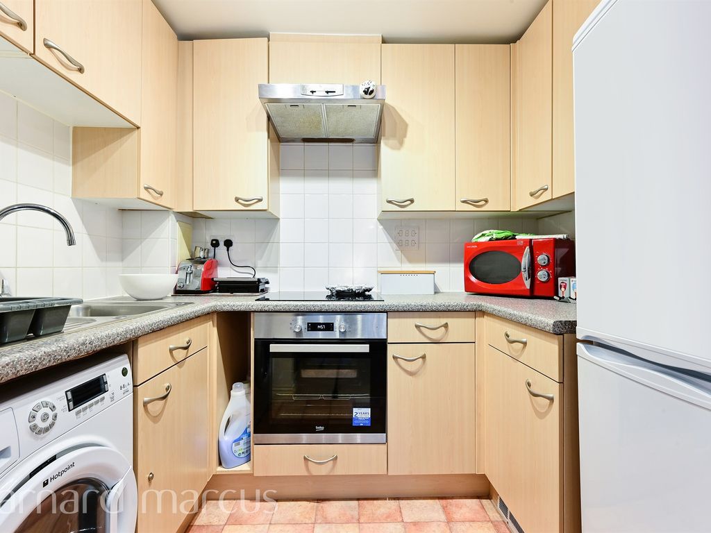 1 bed flat for sale in Tilley Road, Feltham TW13, £100,000