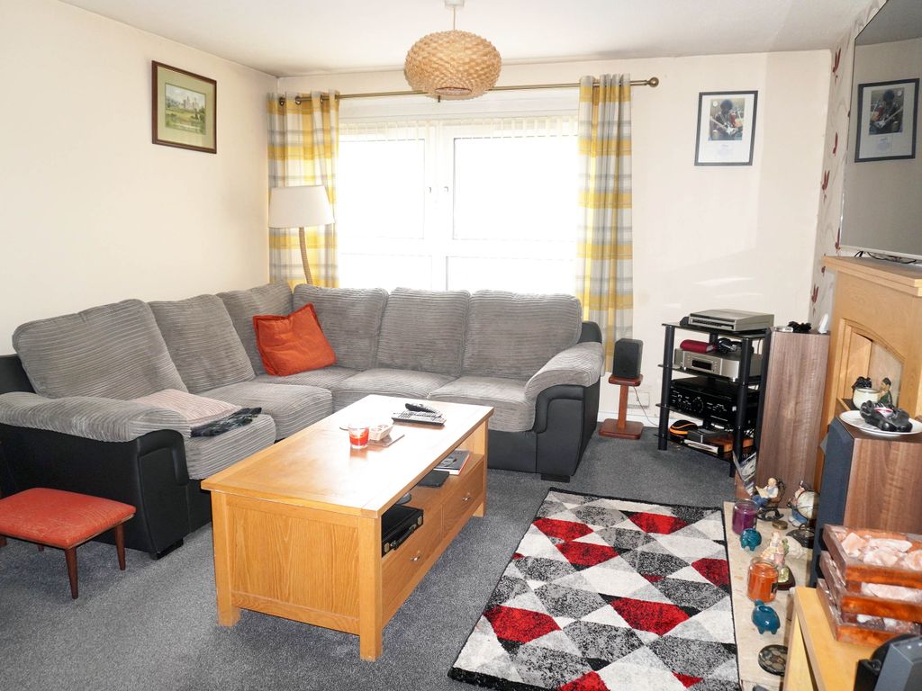 2 bed flat for sale in Dunlop Tower, The Murray, East Kilbride G75, £55,000