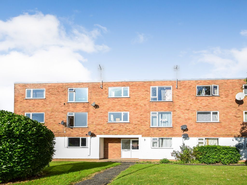 2 bed flat for sale in The Flats, Farleigh Road, Pershore WR10, £25,000