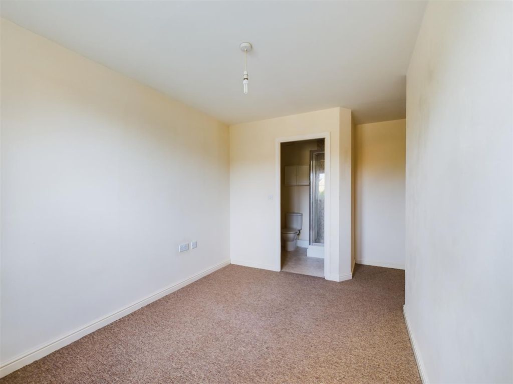 2 bed flat for sale in Skylark Road, North Cornelly, Bridgend CF33, £100,000