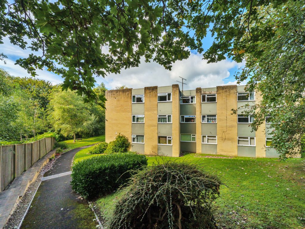 3 bed flat for sale in Pitman Court, Gloucester Road, Bath, Somerset BA1, £265,000