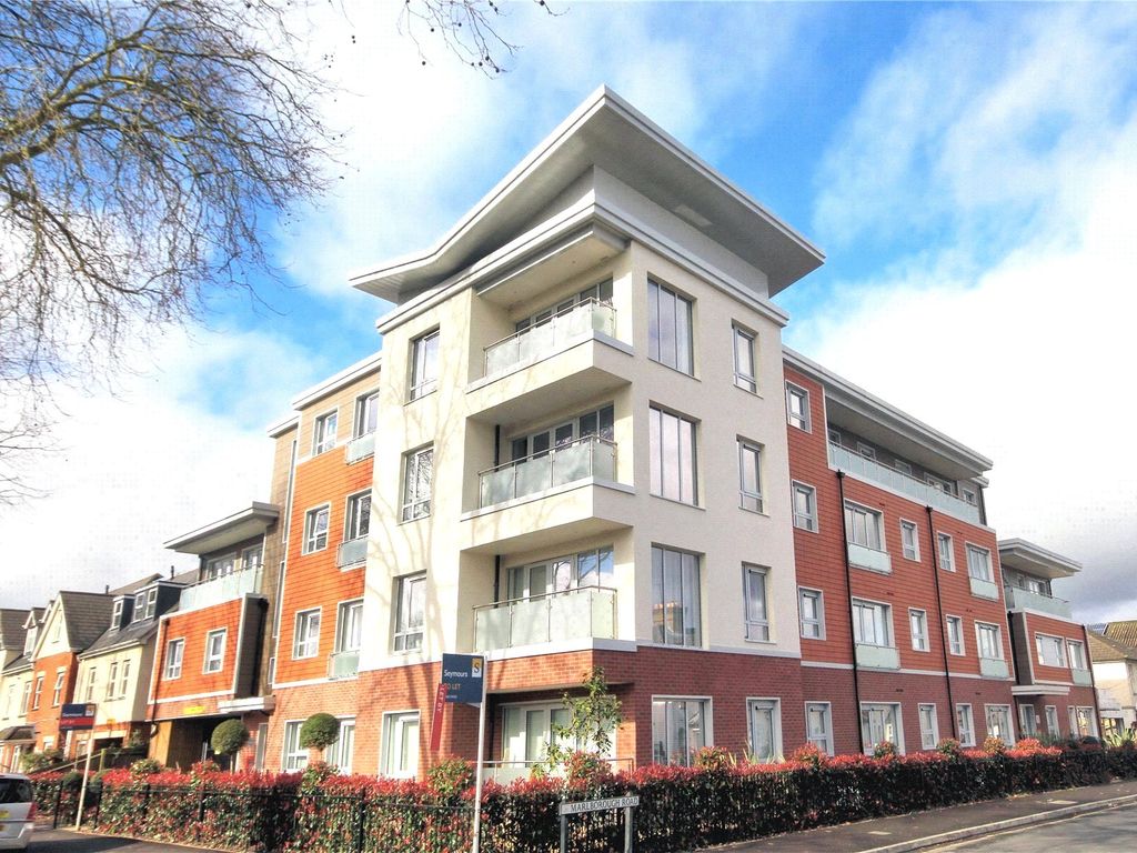 1 bed flat for sale in Woking, Surrey GU21, £250,000