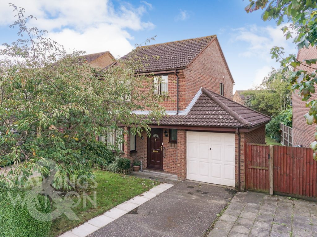 3 bed detached house for sale in Suffield Close, Long Stratton, Norwich NR15, £260,000