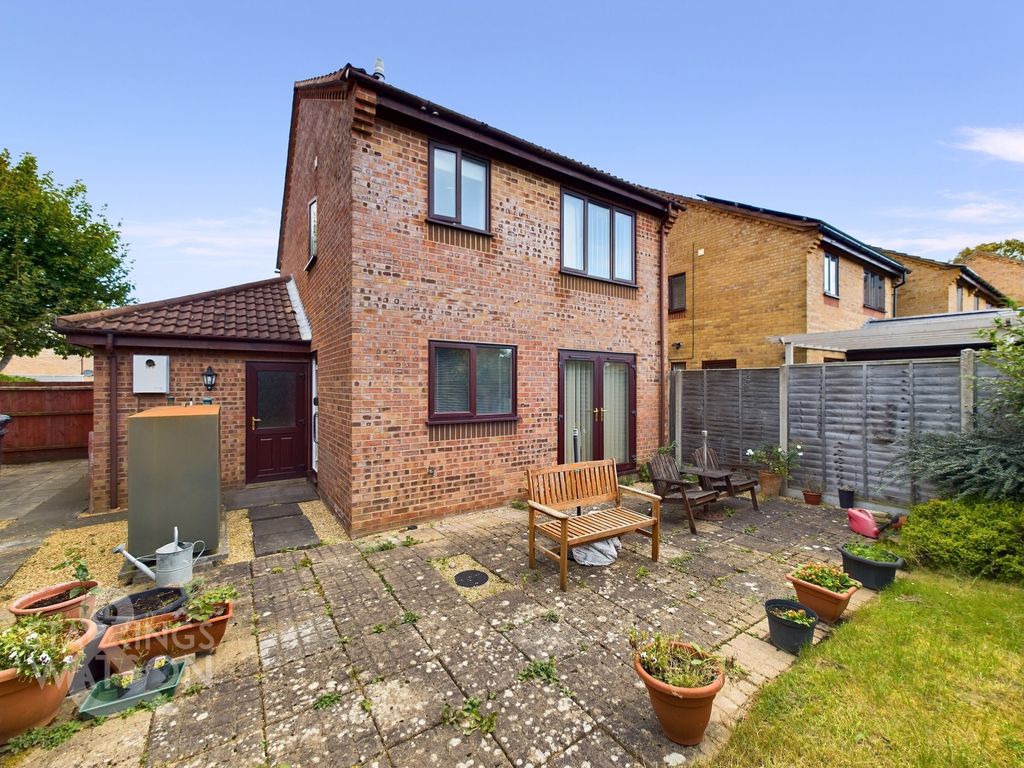 3 bed detached house for sale in Suffield Close, Long Stratton, Norwich NR15, £260,000