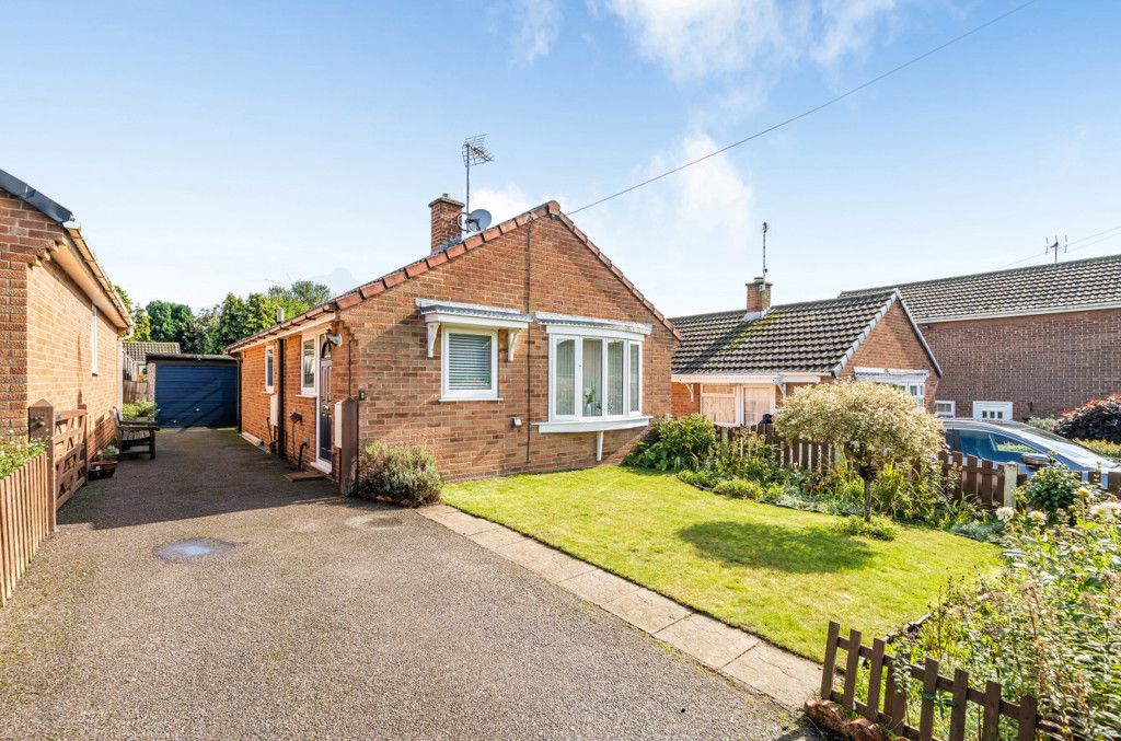 2 bed bungalow for sale in Allendale Road, Rainworth, Mansfield NG21, £195,000
