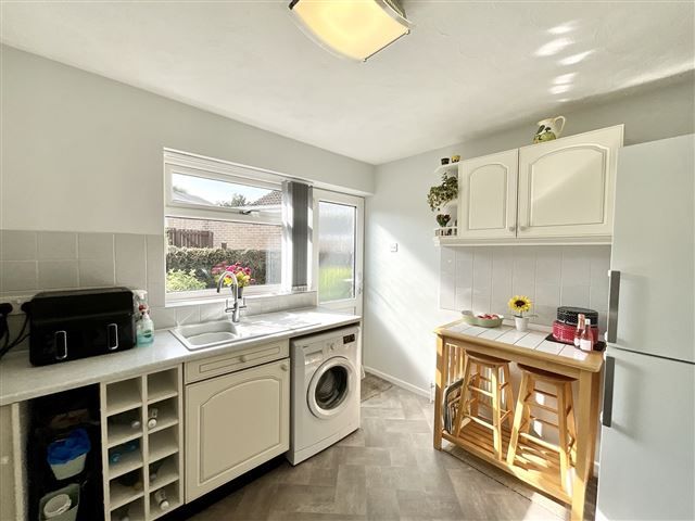 3 bed bungalow for sale in Marlborough Rise, Aston, Sheffield S26, £270,000