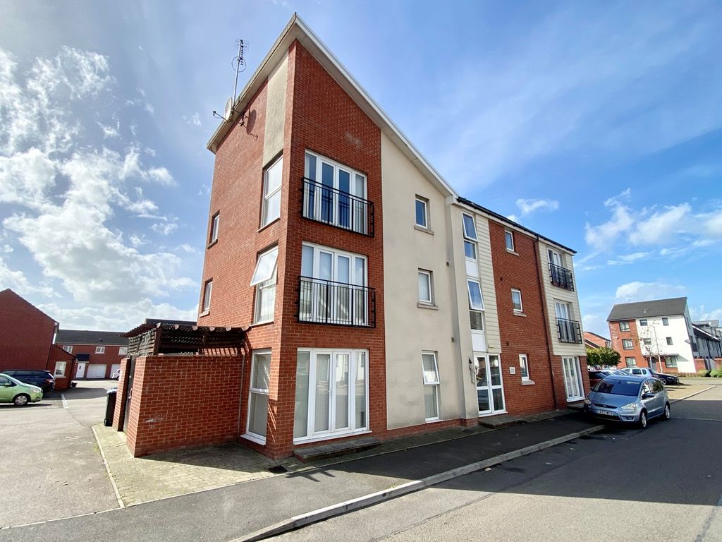 1 bed flat for sale in Alicia Crescent, Newport NP20, £120,000