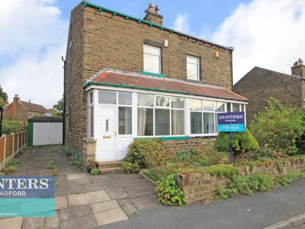 3 bed semi-detached house for sale in Poplar Grove, Bradford BD7, £150,000