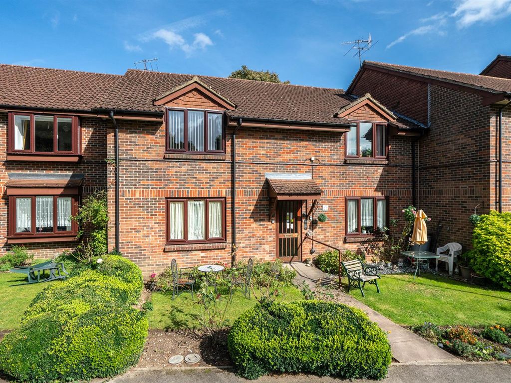 1 bed flat for sale in The Grange, High Street, Abbots Langley, Hertfordshire WD5, £150,000