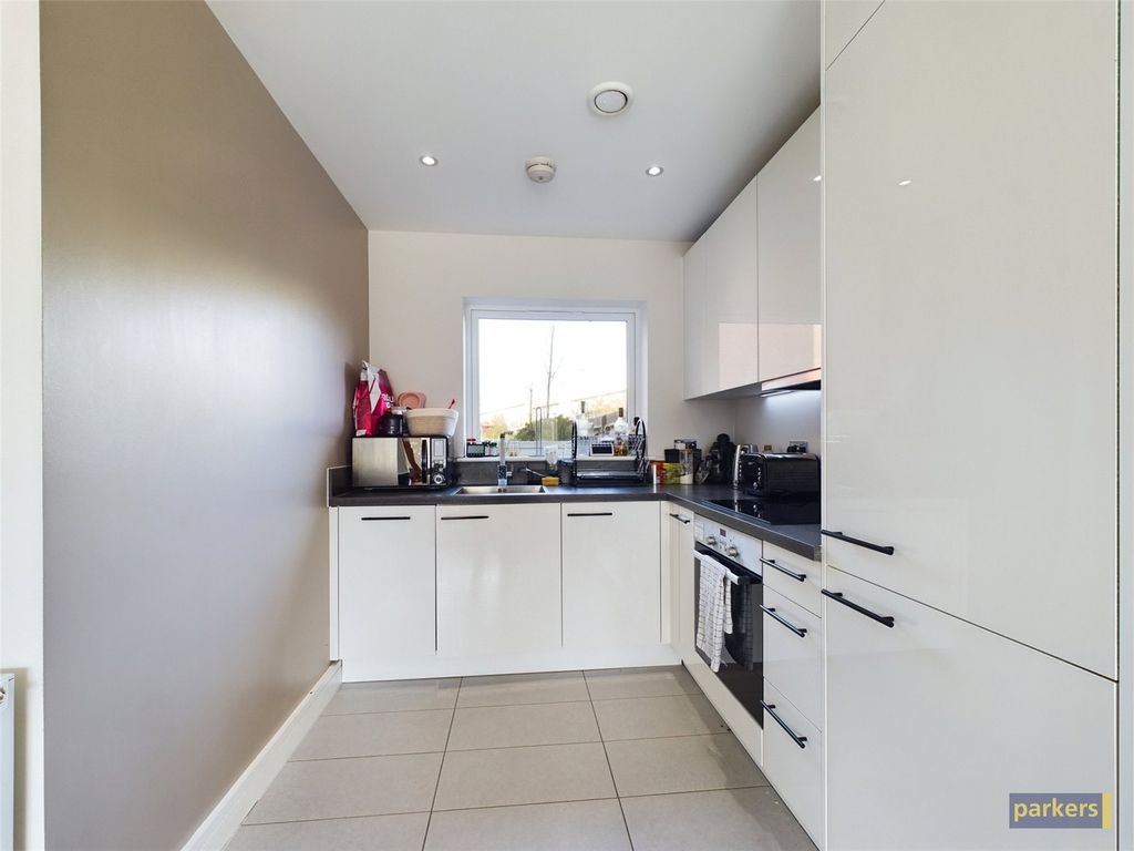 1 bed flat for sale in Woolhampton Way, Reading, Berkshire RG2, £230,000