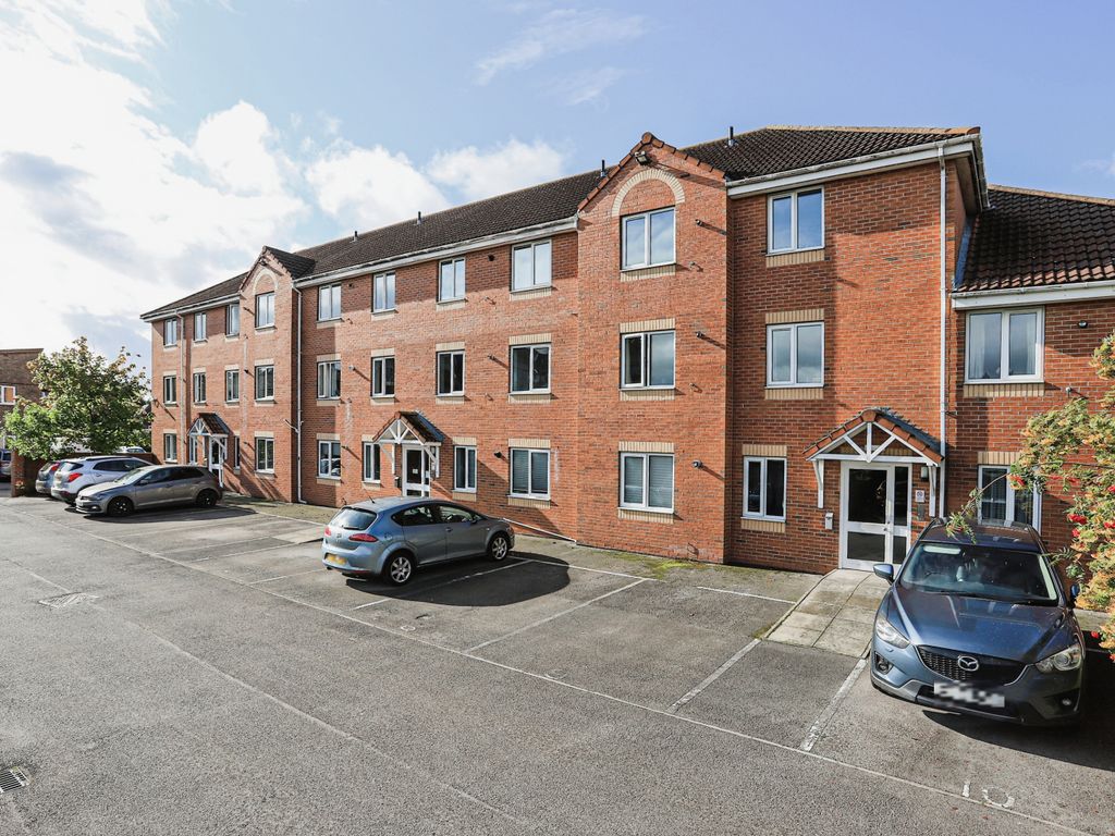2 bed flat for sale in Long Trods, Selby YO8, £89,950