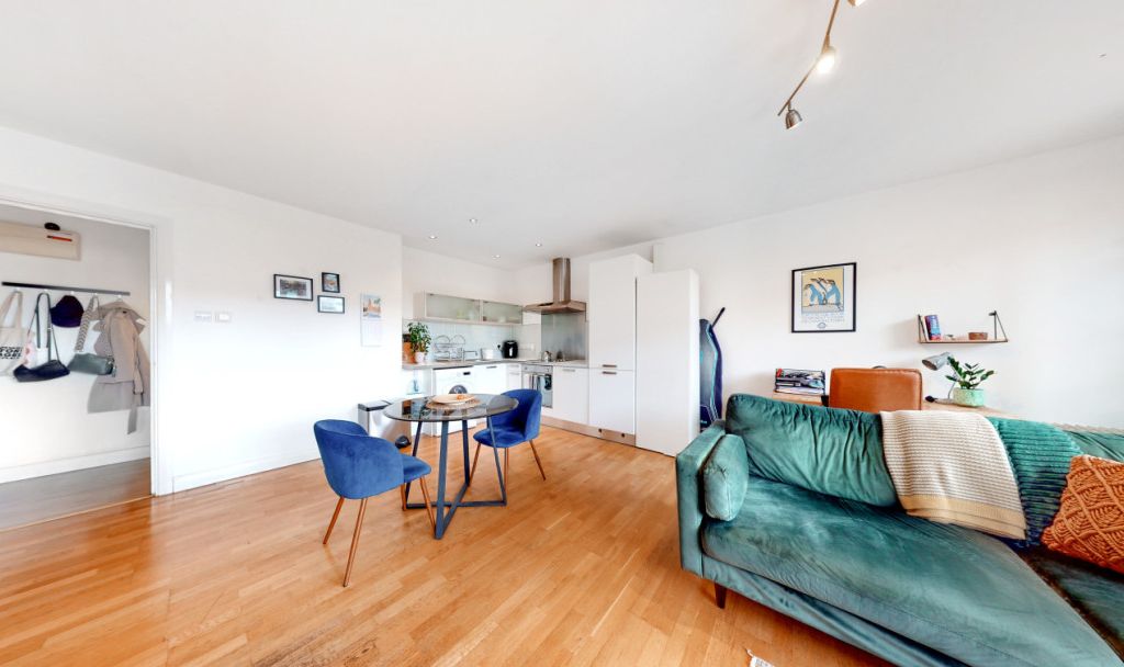 1 bed flat for sale in Overton's Yard, Croydon CR0, £137,500