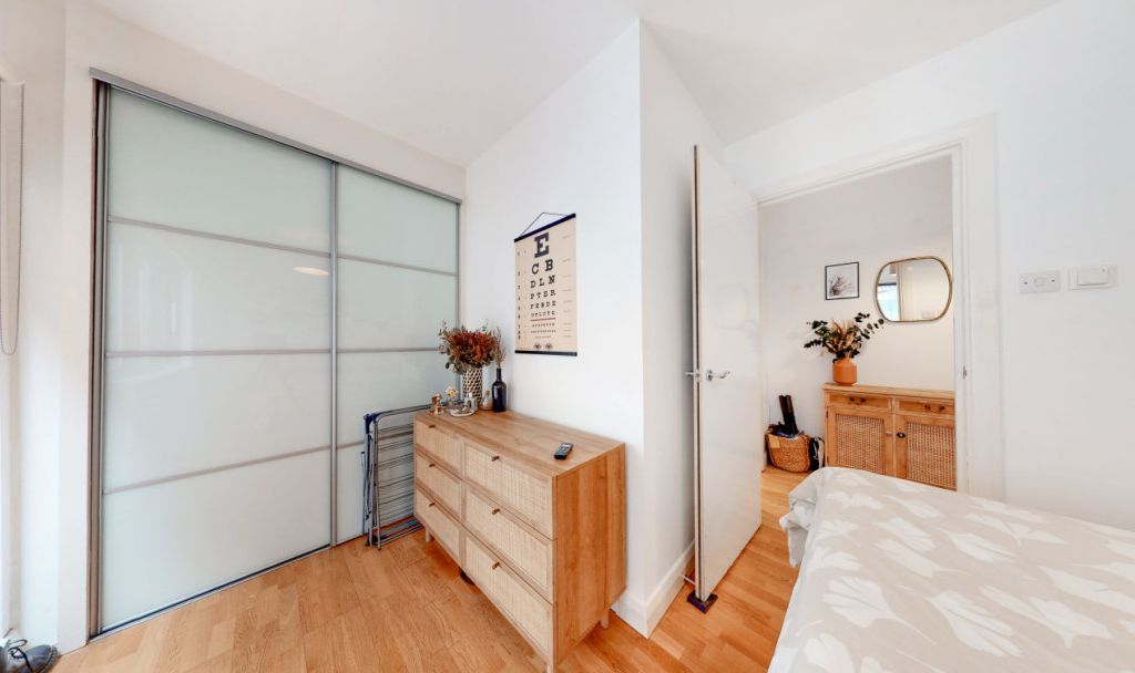 1 bed flat for sale in Overton's Yard, Croydon CR0, £137,500
