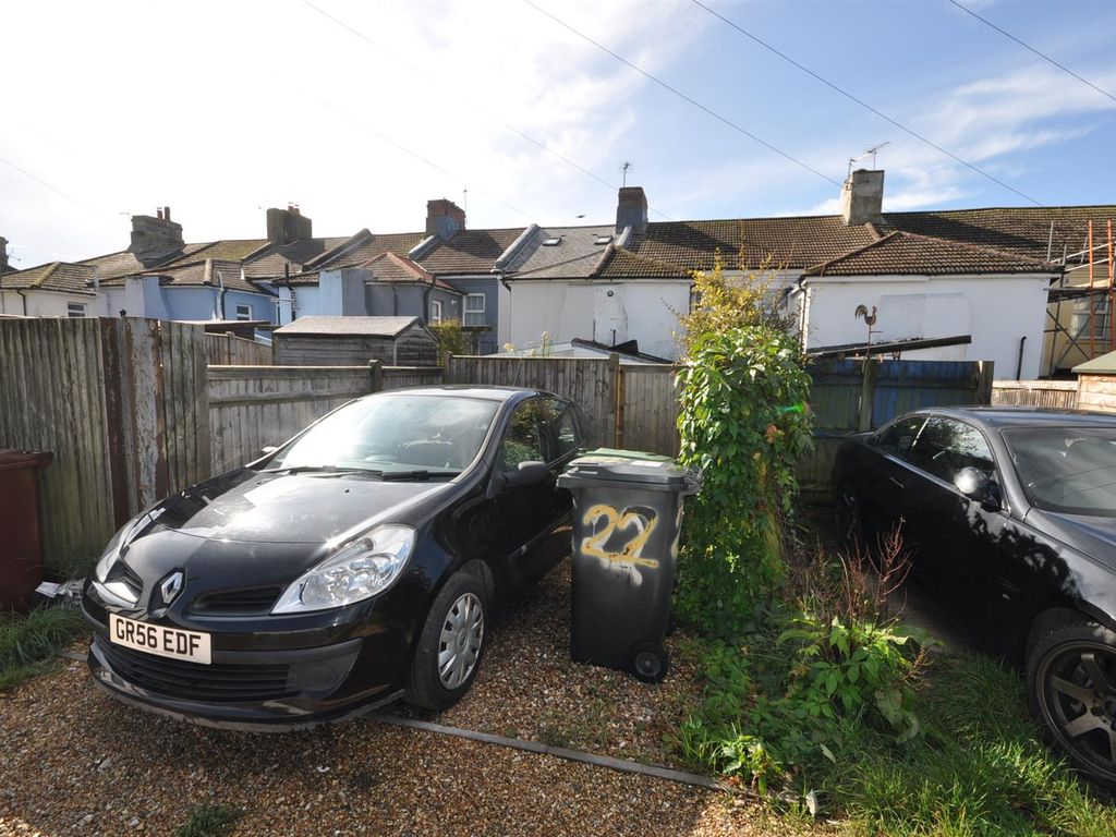 3 bed terraced house for sale in Brook Street, Polegate BN26, £269,950