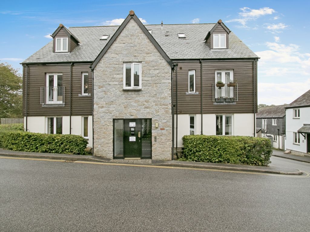 2 bed flat for sale in Calver Close, Penryn TR10, £220,000
