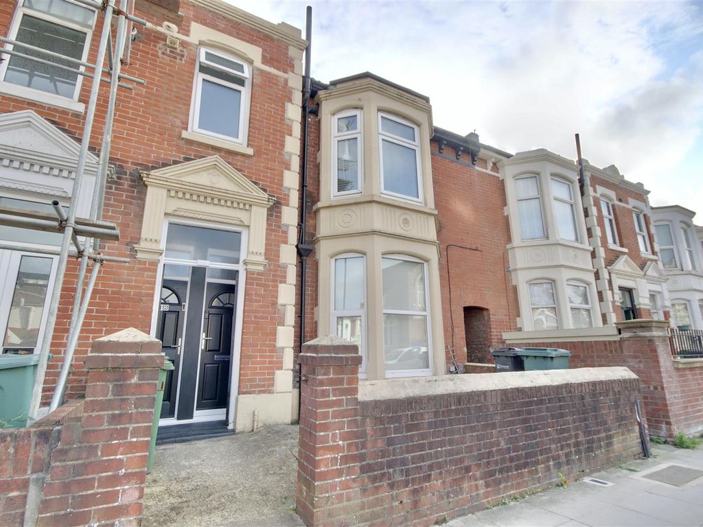 2 bed flat for sale in Chichester Road, Portsmouth PO2, £180,000