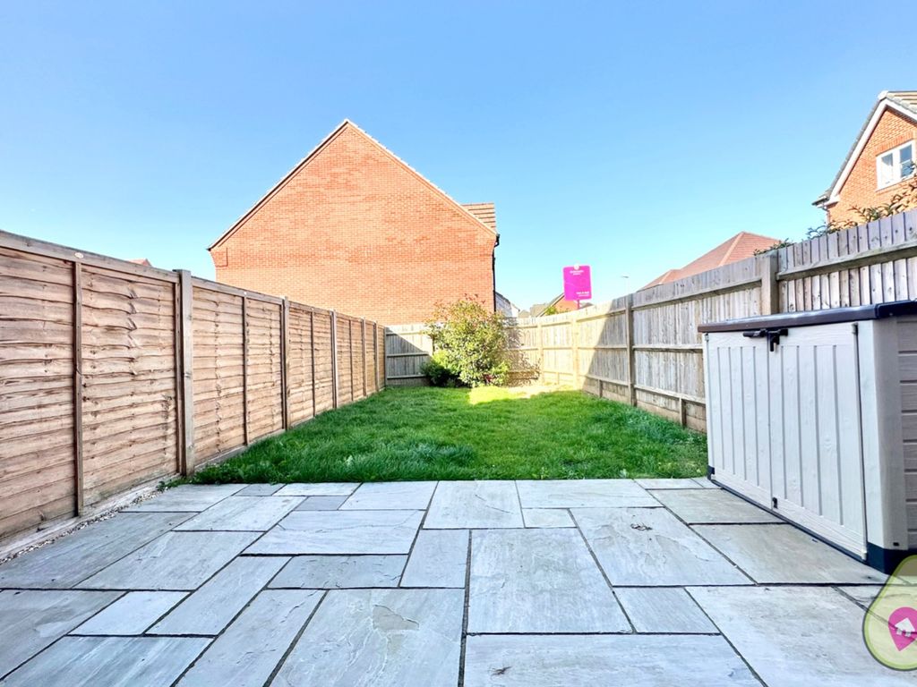 3 bed semi-detached house for sale in Lawrence Place, Shinfield, Reading RG2, £194,000