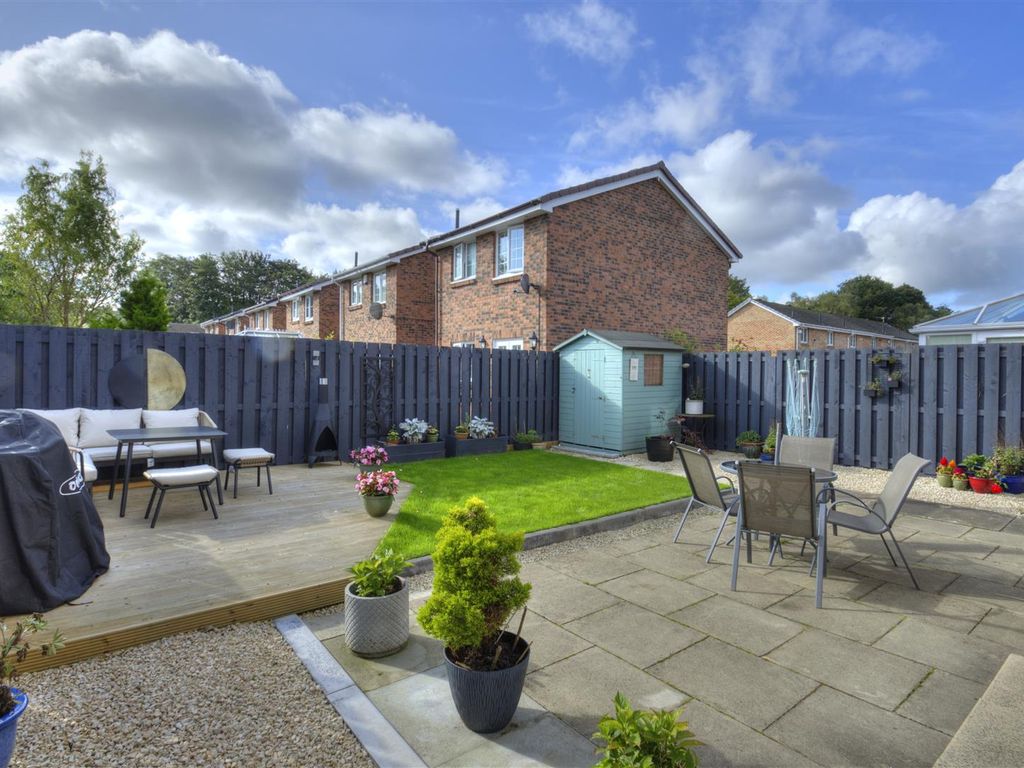 3 bed detached house for sale in Mainscroft, Erskine PA8, £239,950