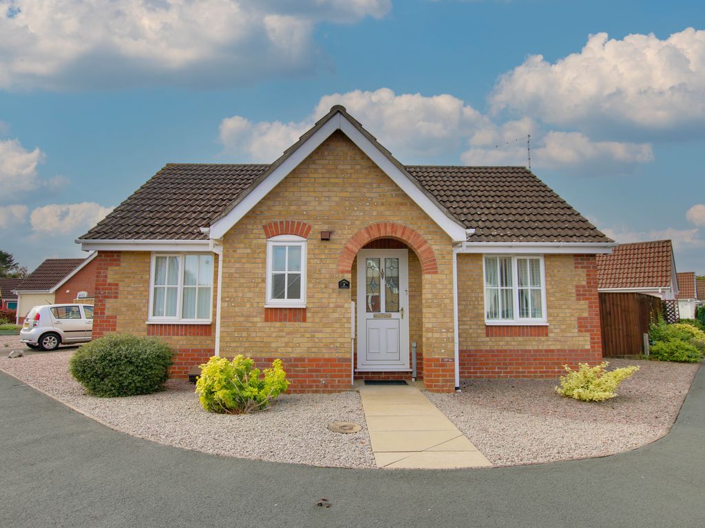 2 bed detached bungalow for sale in Alftruda Close, March PE15, £260,000