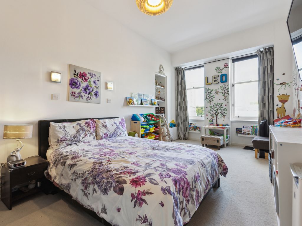 2 bed flat for sale in Hope Street, Glasgow G2, £210,000