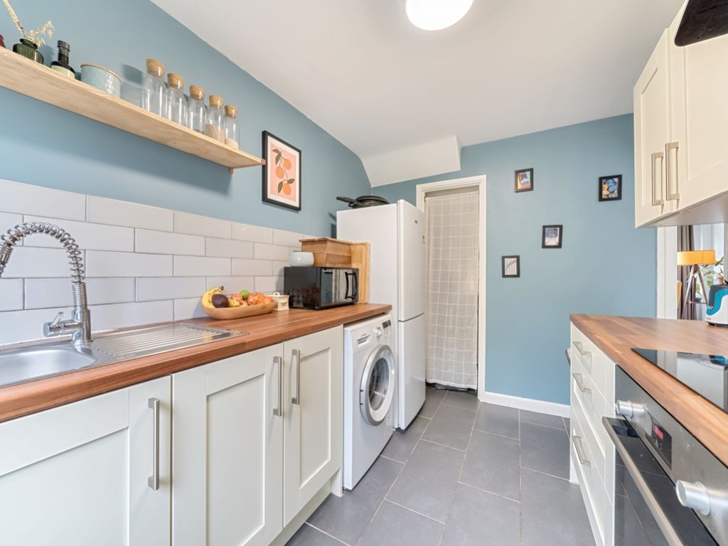 3 bed terraced house for sale in Dean Court, Leeds LS8, £230,000