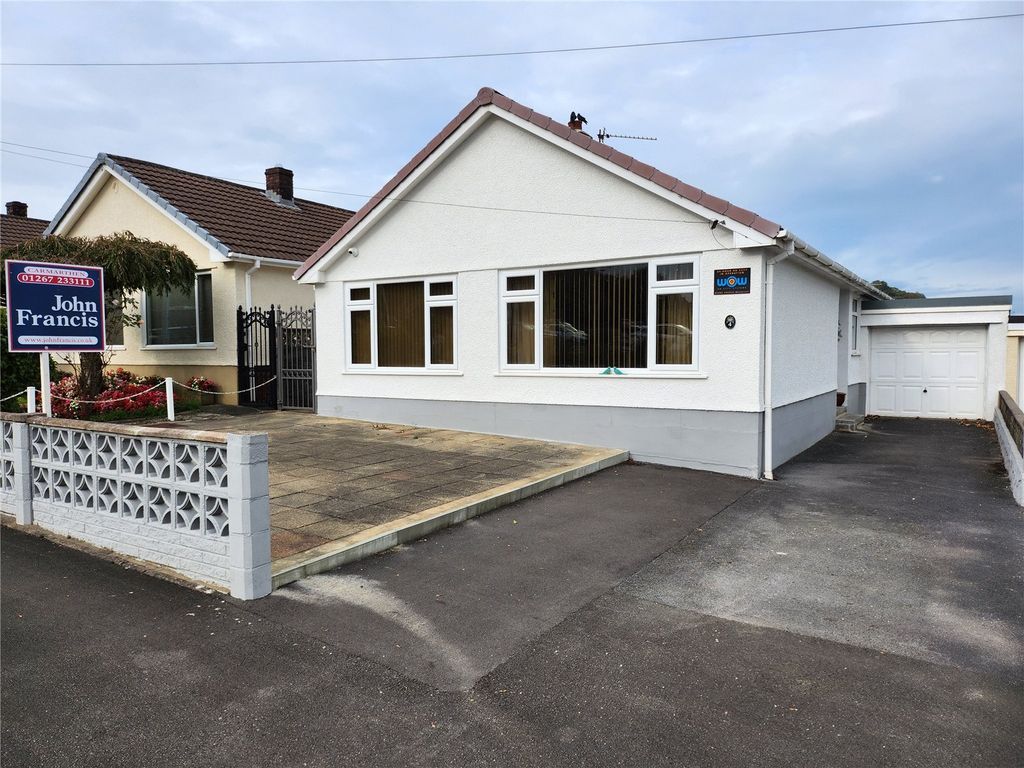 3 bed bungalow for sale in Pentremeurig Road, Carmarthen, Carmarthenshire SA31, £270,000