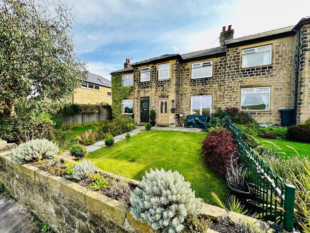 3 bed terraced house for sale in Bourn View Road, Huddersfield HD4, £225,000