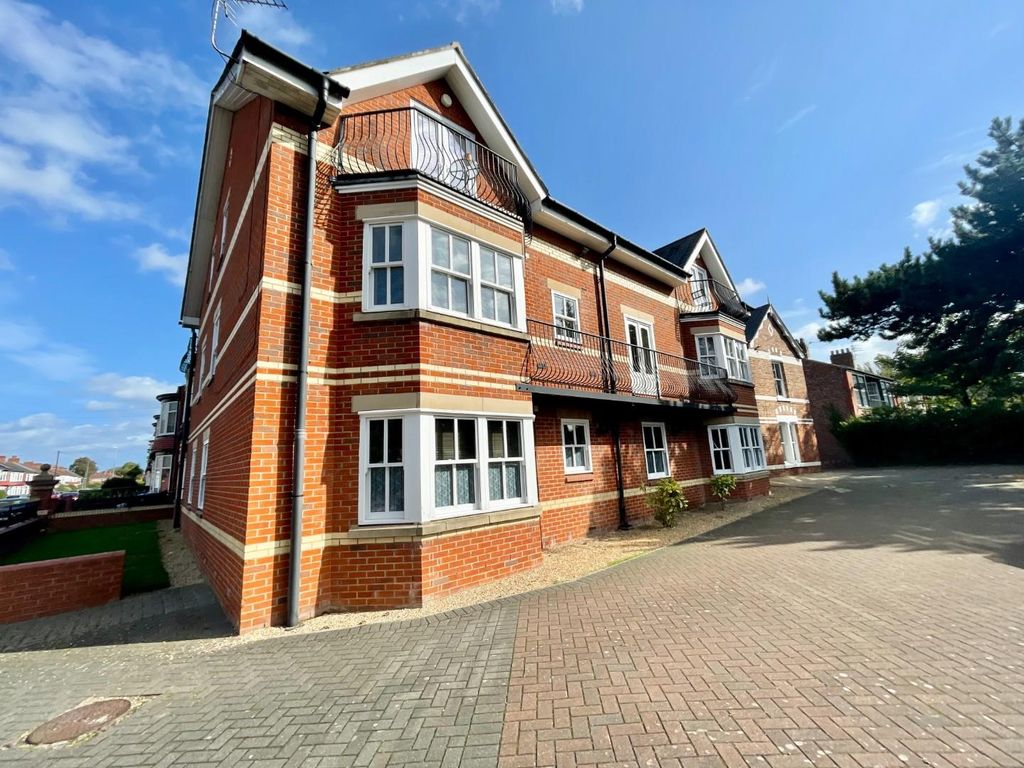 2 bed flat for sale in Belgravia Gardens, Middlesbrough TS5, £125,000