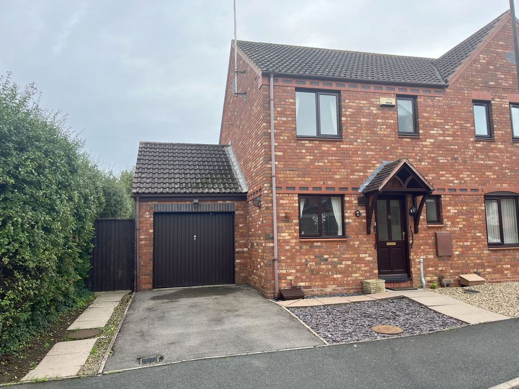 3 bed end terrace house for sale in Mowbray Avenue, Stonehills, Tewkesbury GL20, £299,000