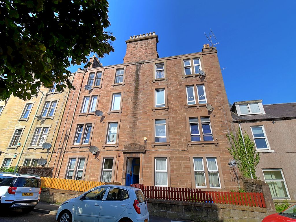2 bed flat for sale in Milnbank Road, Dundee DD1, £85,000