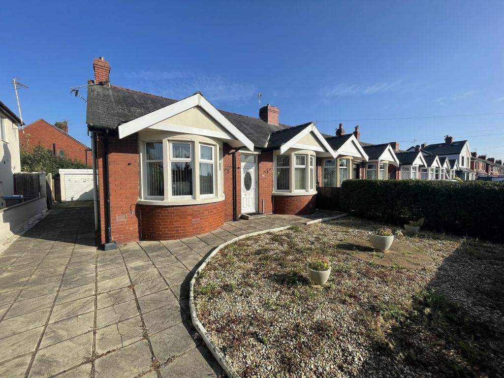 2 bed bungalow for sale in Collins Avenue, Bispham FY2, £190,000