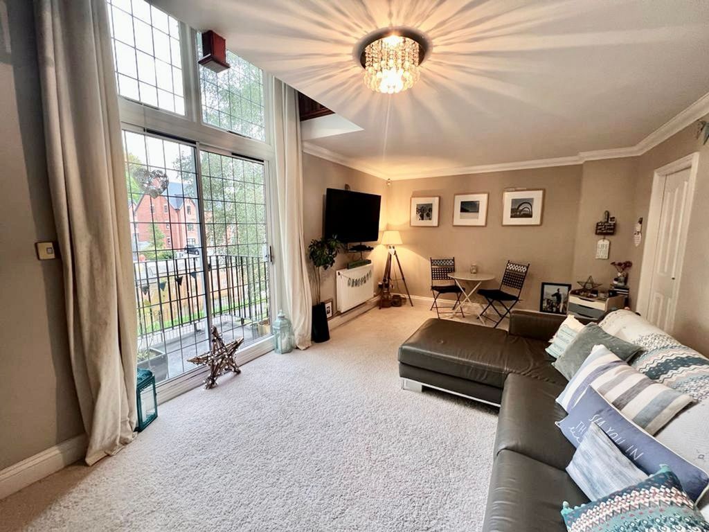 2 bed flat for sale in Chandlers Row, Worsley M28, £220,000
