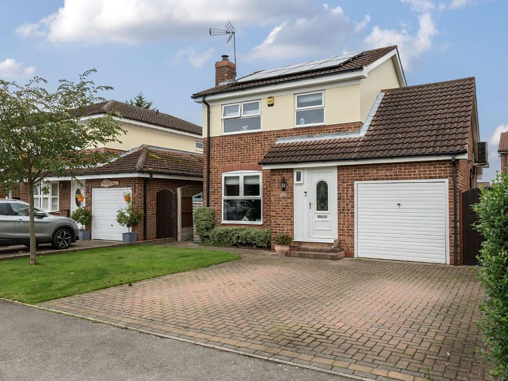 3 bed detached house for sale in Oak Road, North Duffield, Selby YO8, £300,000