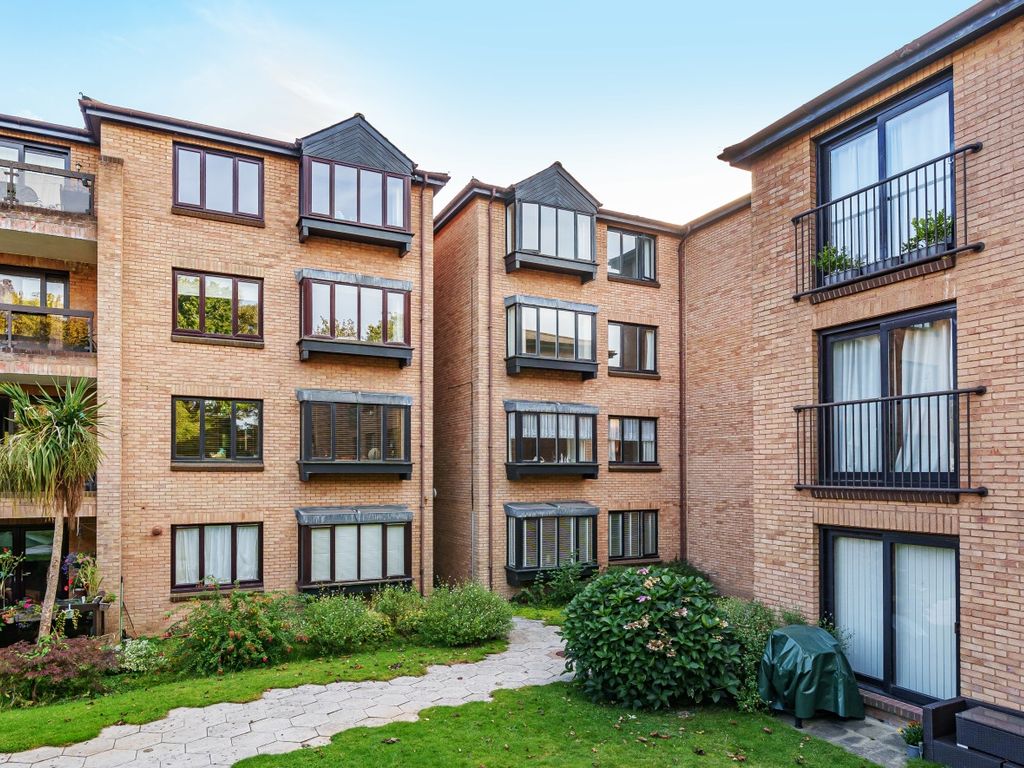 1 bed flat for sale in Andace Park Gardens, Widmore Road, Bromley BR1, £250,000