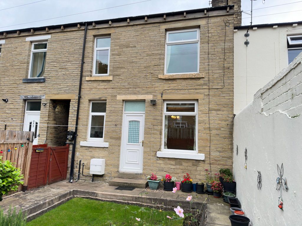 2 bed terraced house for sale in Bradford Road, Bailiff Bridge, Brighouse HD6, £135,000